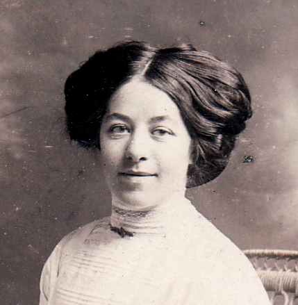 Photo of photos/Grace Isabel McKenzie bn 1890 crop c1912